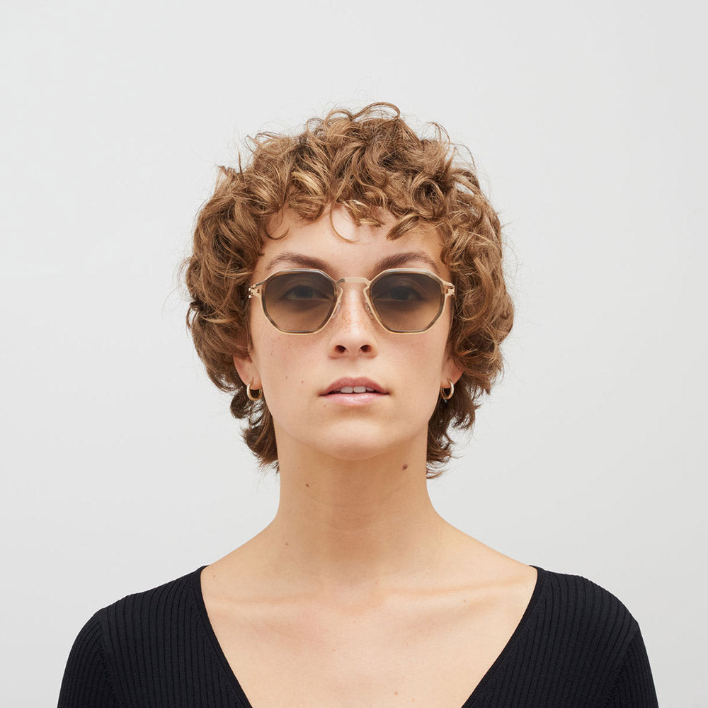<tc>Mykita Gia</tc>