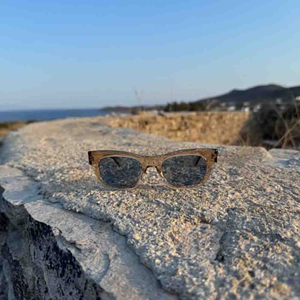 occhiali da sole per l'aperitivo in spiaggia garrett leight