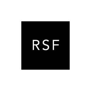 Gli occhiali Retrosuperfuture nascono nell'anno 2007 a Milano e new York , con il nome occhiali super, oggi modelli come il rsf Ciccio , il rsf flat top fanno parte dei modelli piu' famosi di questa azianeda
